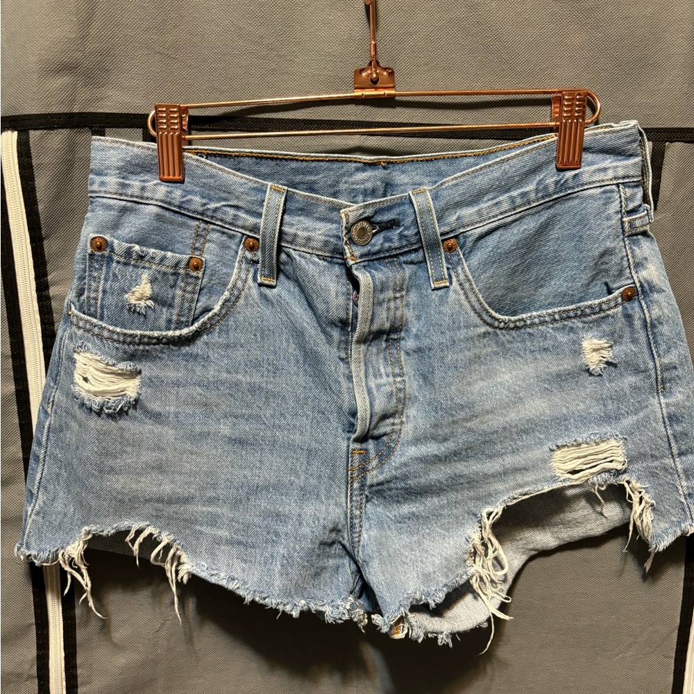 Levi 501 shorts- No size tag fits like a size 4